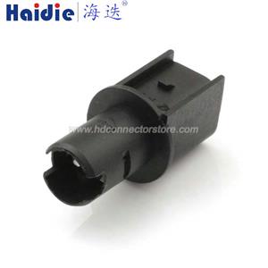 Lamp holder plug 6R3Z-13411-BA